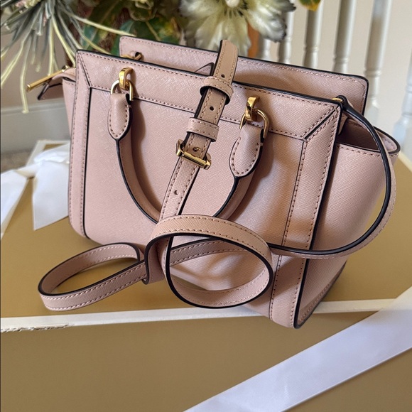 Michael Kors Tina Crossbody Purses Leather 9.5x7.5 Gold Hardware - Picture 3 of 9